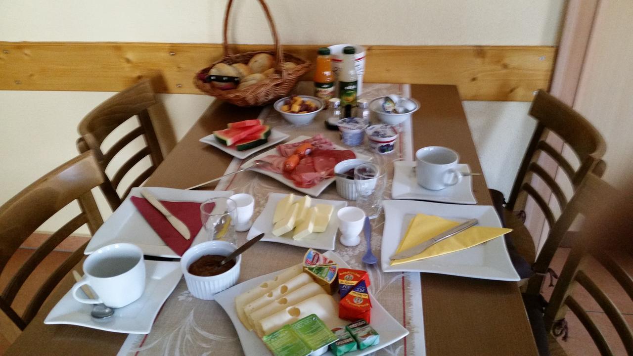 Gasthaus ,,Zum Schwarzen Baer" Gusten Zewnętrze zdjęcie