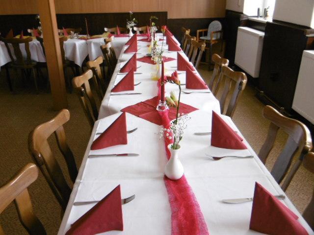 Gasthaus ,,Zum Schwarzen Baer" Gusten Zewnętrze zdjęcie